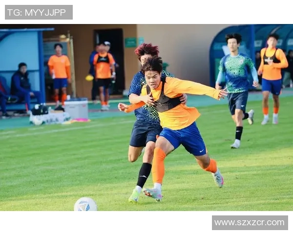 足球明星与中国福娃同框合影展现青春活力与团结精神 足球明星与中国福娃同框合影展现青春活力与团结精神